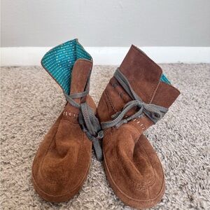 Sanuk Brown Suede Moccasins with Teal Lining